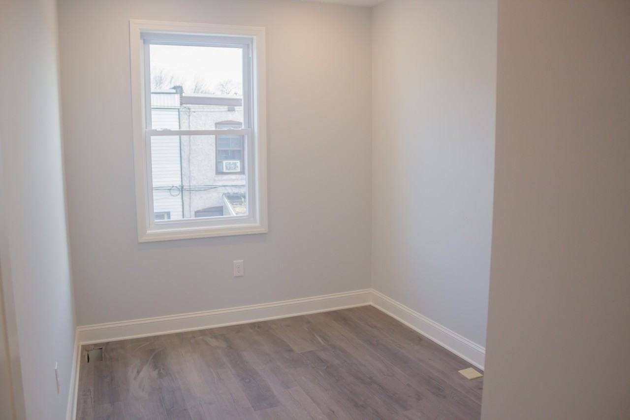 5440 Florence Ave - Photo 6 of 16