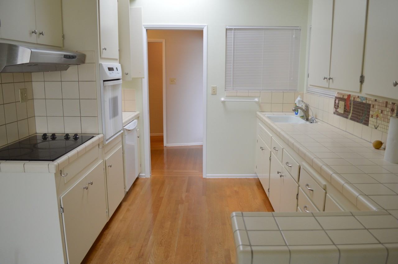 2239 Mira Vista Dr - Photo 2 of 15