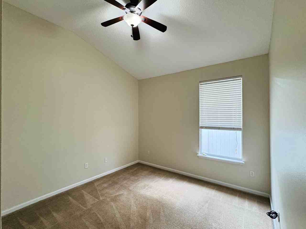 1796 Ferncreek Dr - Photo 6 of 23