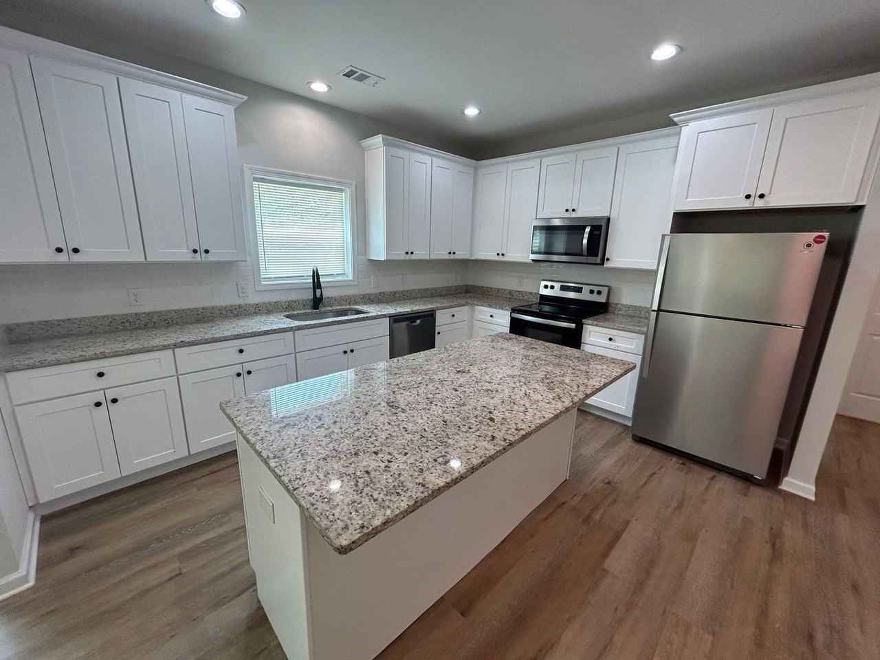 244 Evans St - Photo 2 of 16