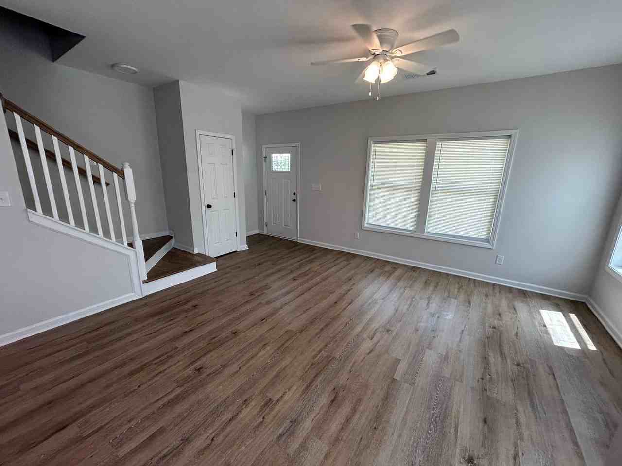 244 Evans St - Photo 4 of 16