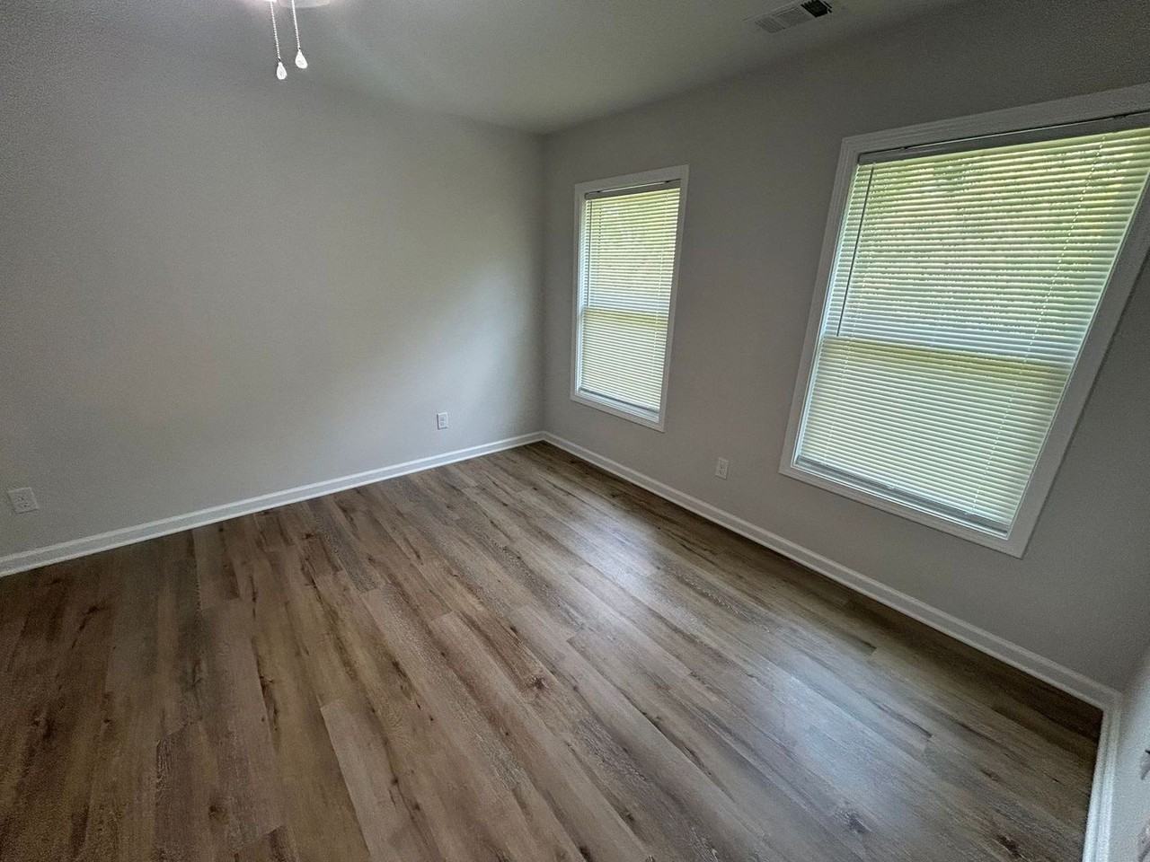 244 Evans St - Photo 5 of 16