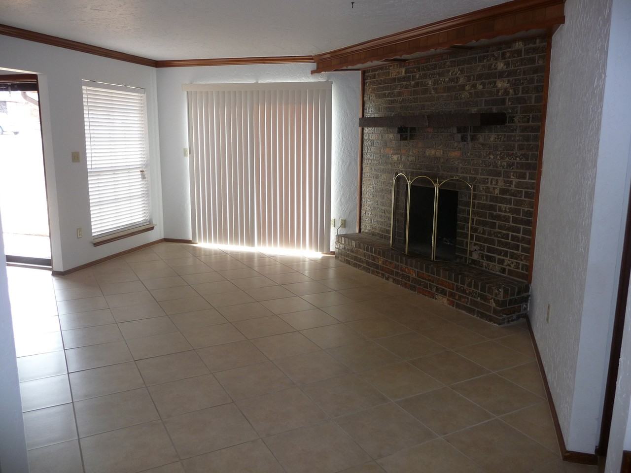 607 Se 41st St - Photo 3 of 12