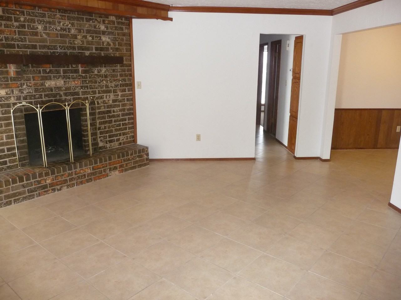 607 Se 41st St - Photo 4 of 12