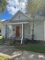 featured image of 1004 E 10th St
