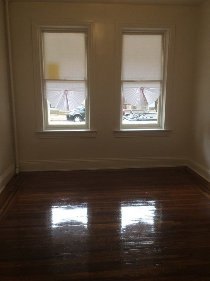 612 W Princess St #1 - Photo 6 of 8