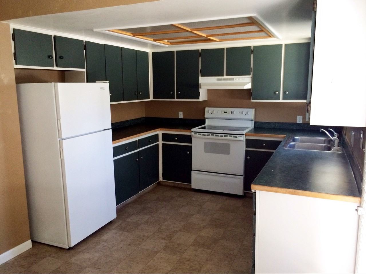 1142 Westlake Dr - Photo 2 of 10