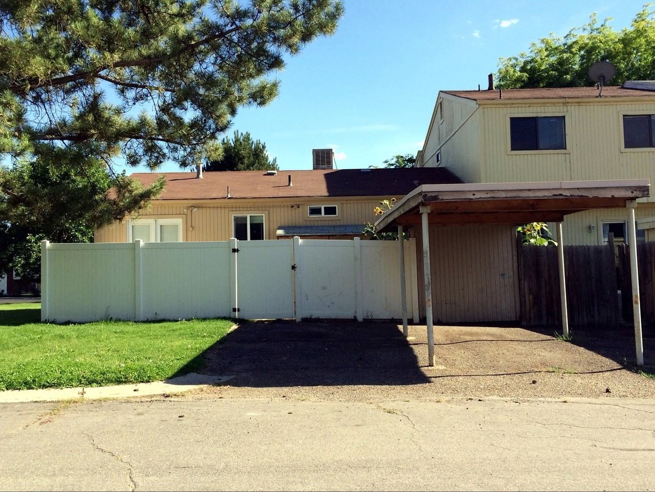 1142 Westlake Dr - Photo 6 of 10