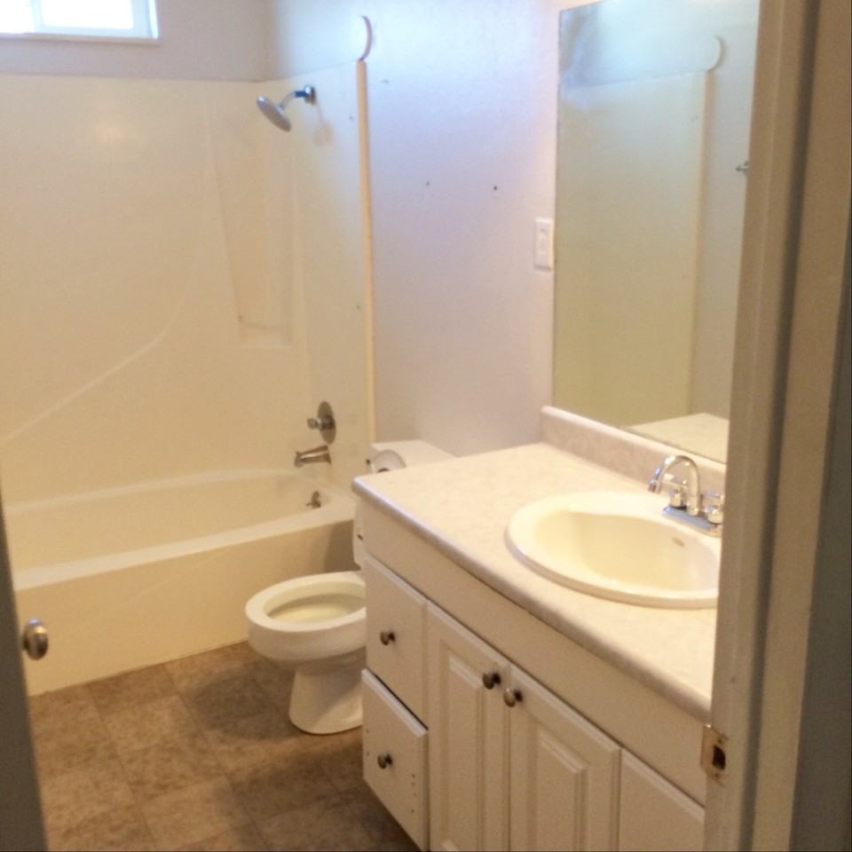 1142 Westlake Dr - Photo 7 of 10