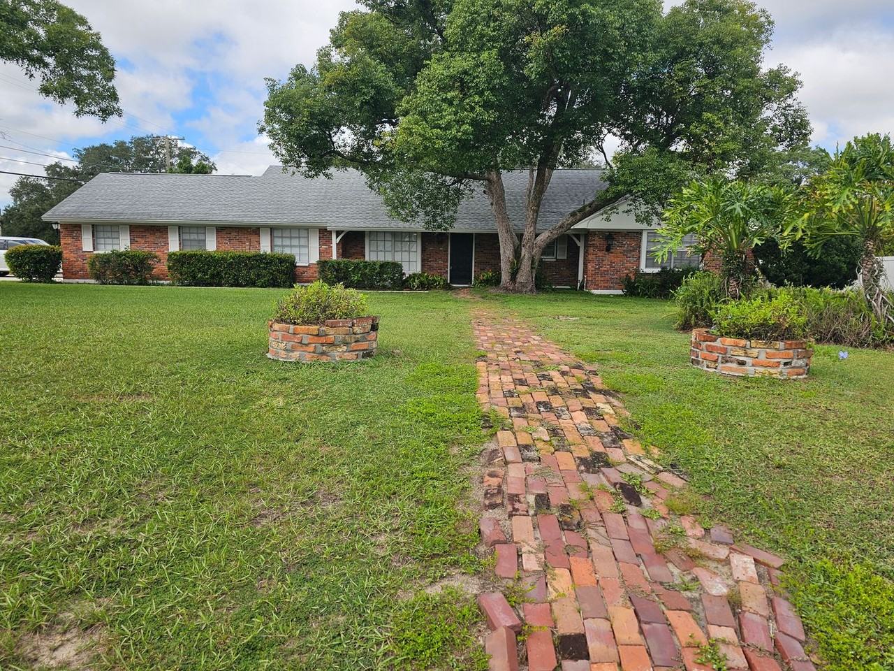 1302 Rustlewood Dr - Photo 2 of 32