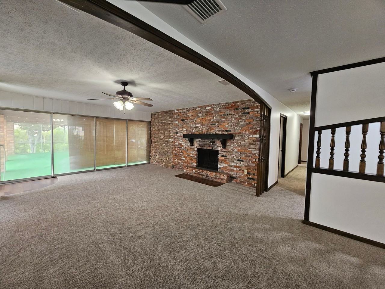 1302 Rustlewood Dr - Photo 4 of 32