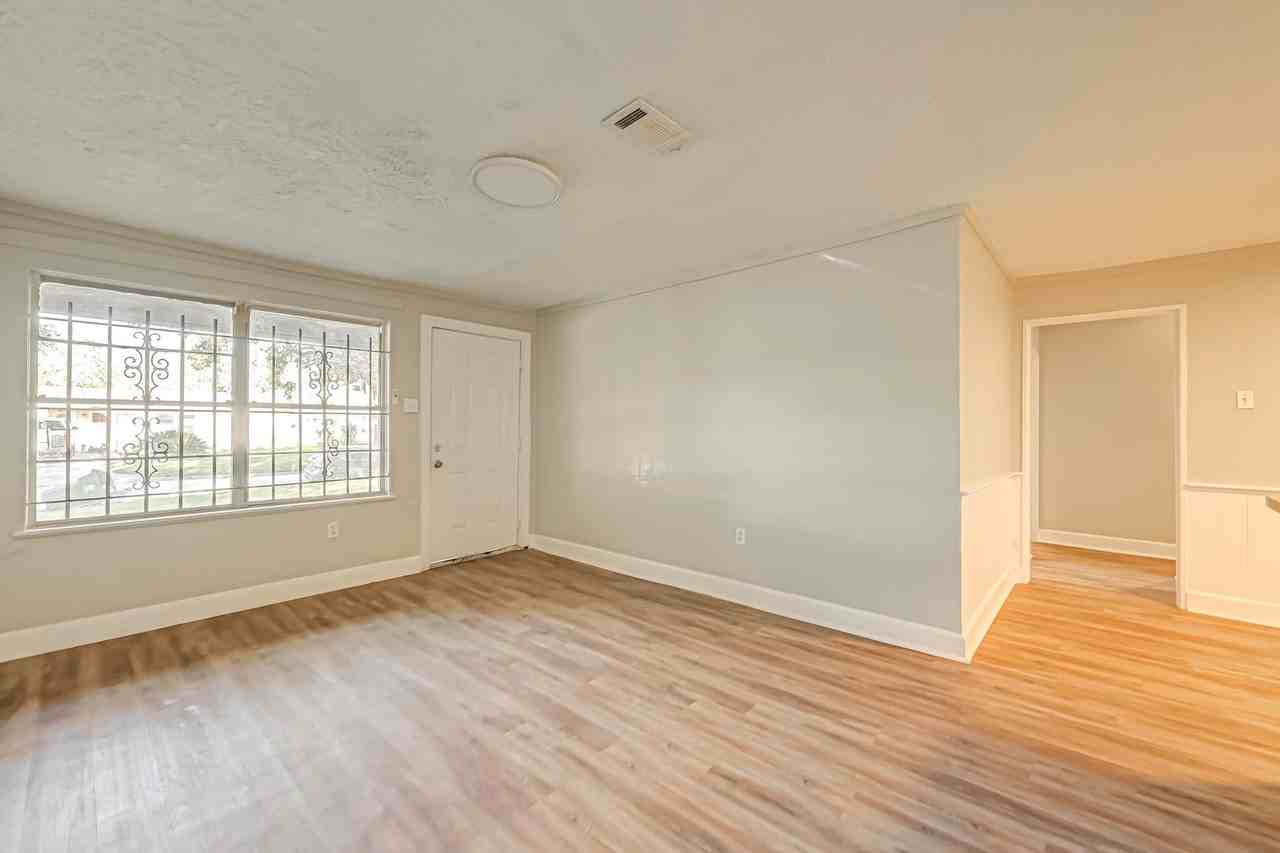 5102 Lyndhurst Dr - Photo 7 of 10