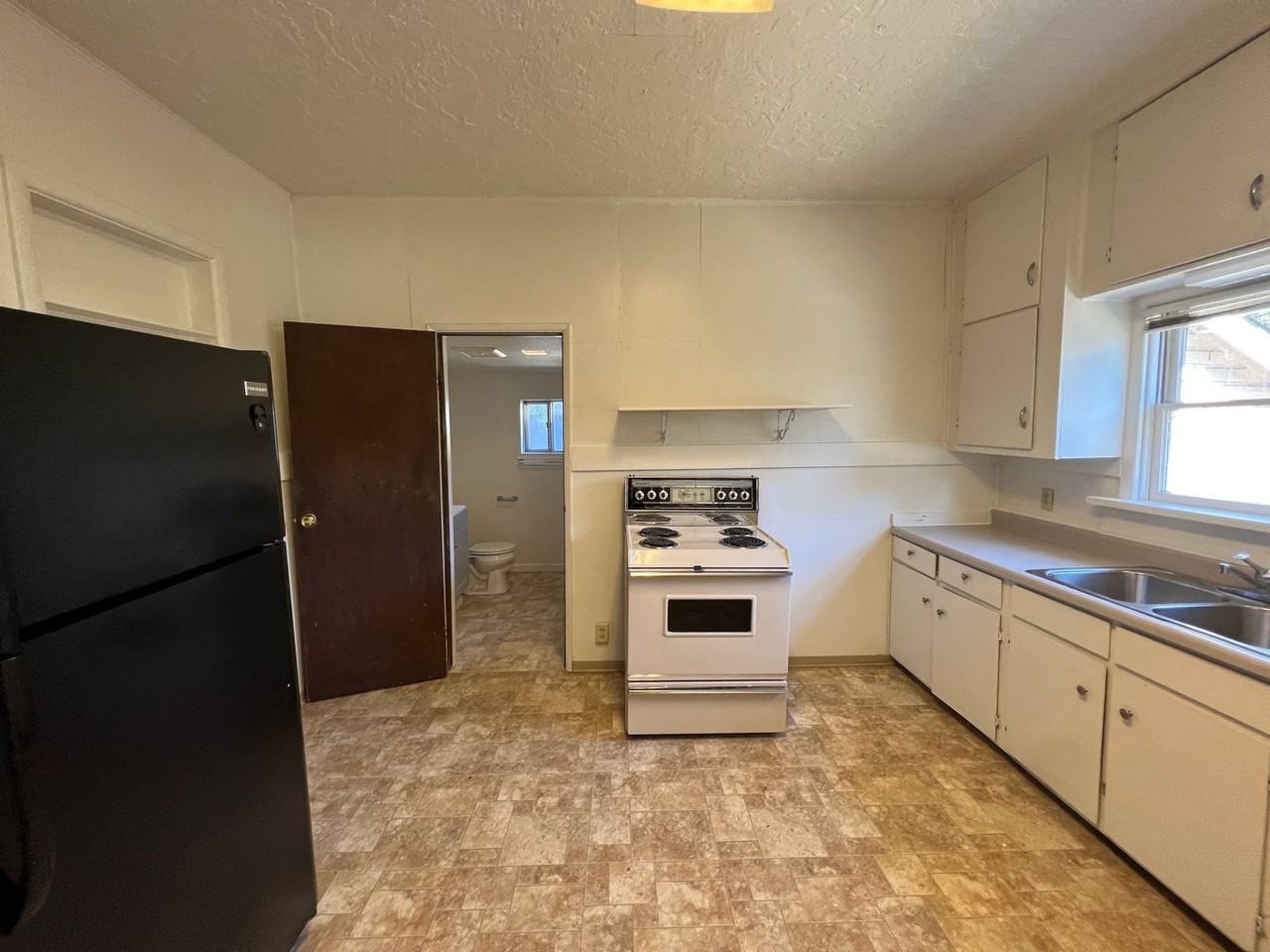 1226 Se Mill St - Photo 2 of 11