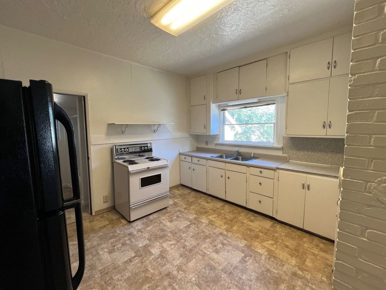 1226 Se Mill St - Photo 3 of 11