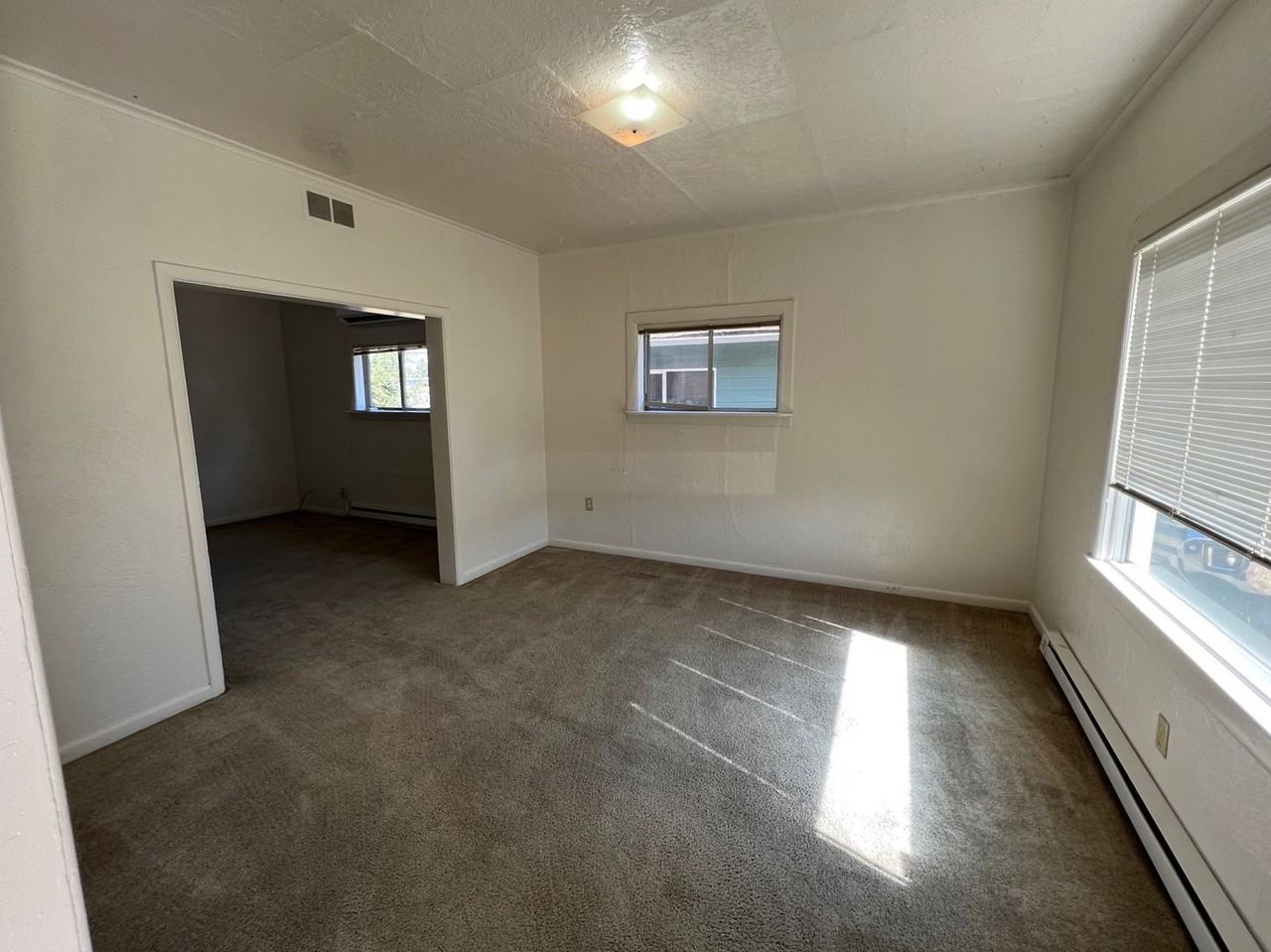 1226 Se Mill St - Photo 4 of 11