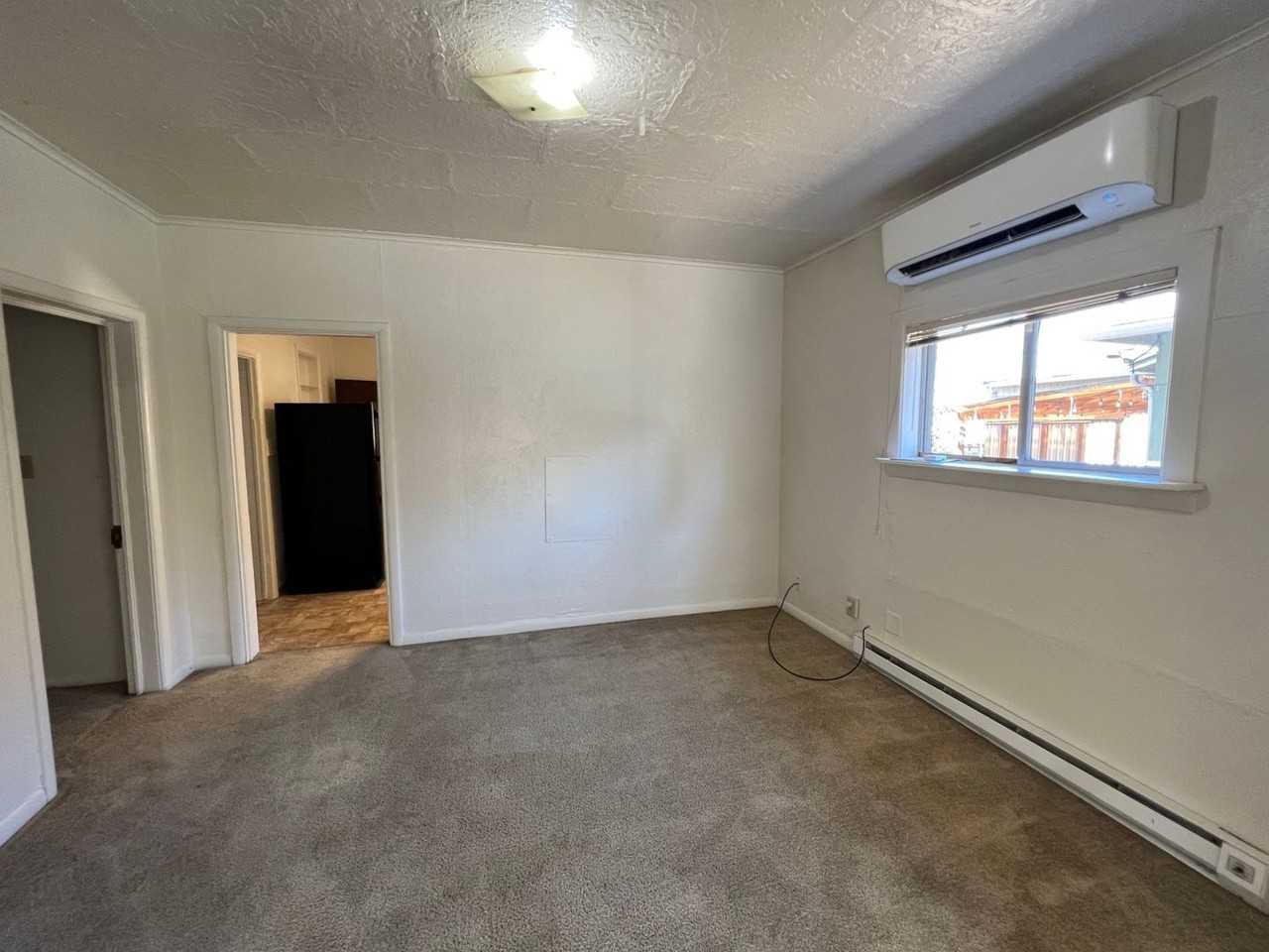 1226 Se Mill St - Photo 5 of 11