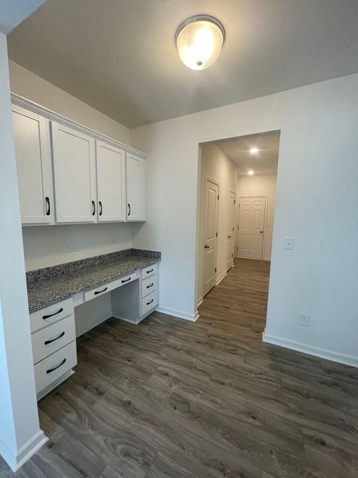 106 Lorcan Ln - Photo 5 of 31