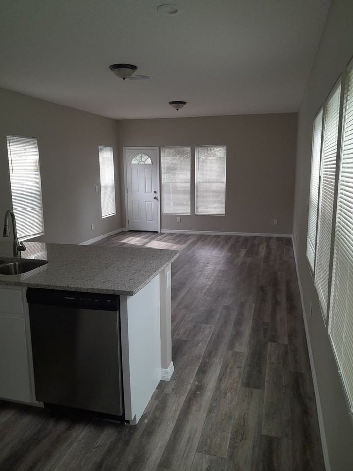 8938 Galveston Ave - Photo 3 of 10