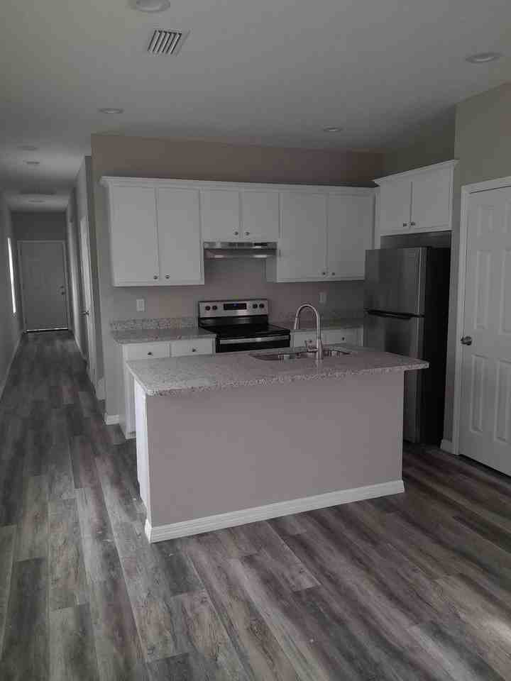 8938 Galveston Ave - Photo 4 of 10