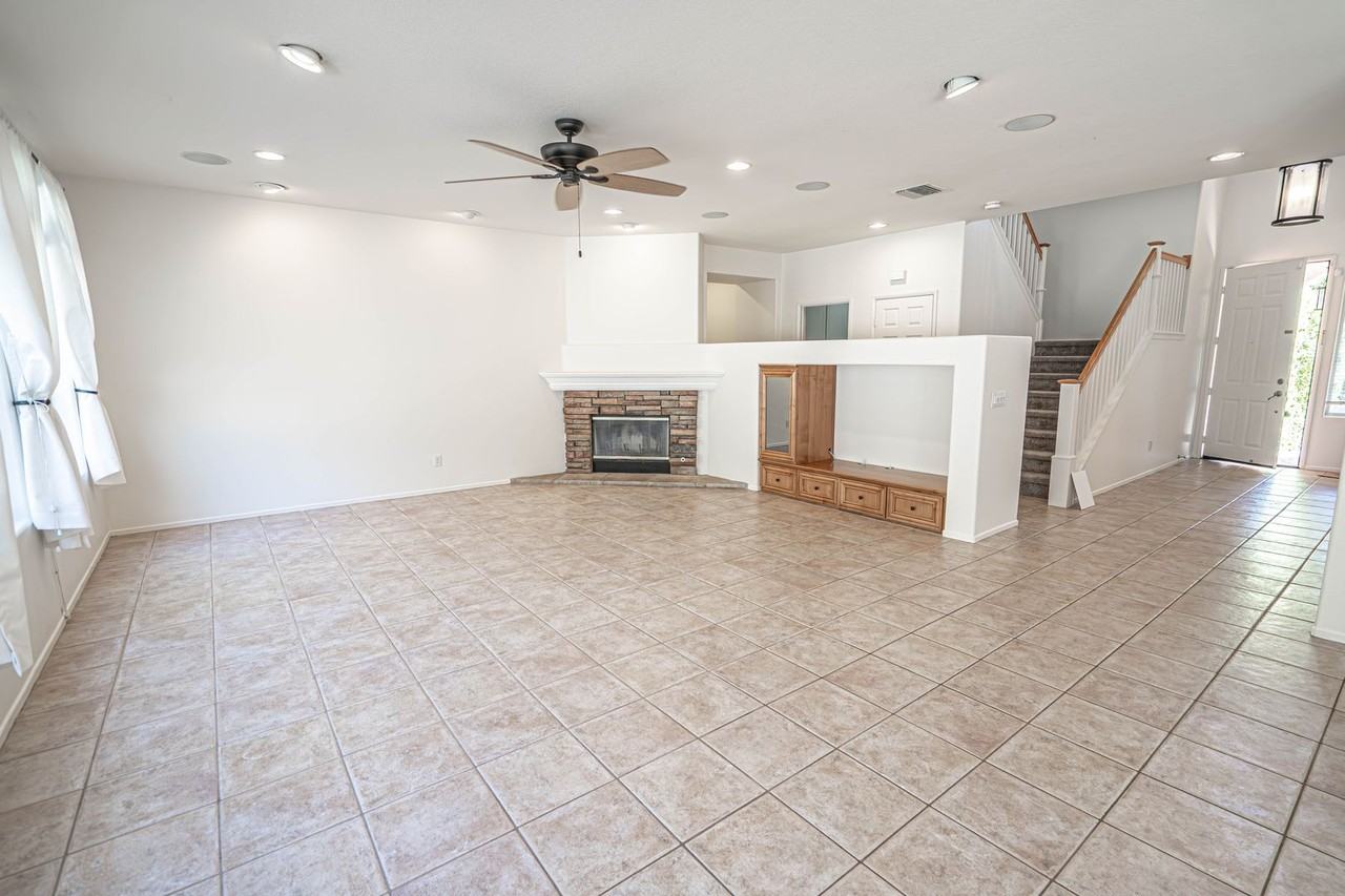 28108 Eagles Crest Ct - Photo 3 of 22