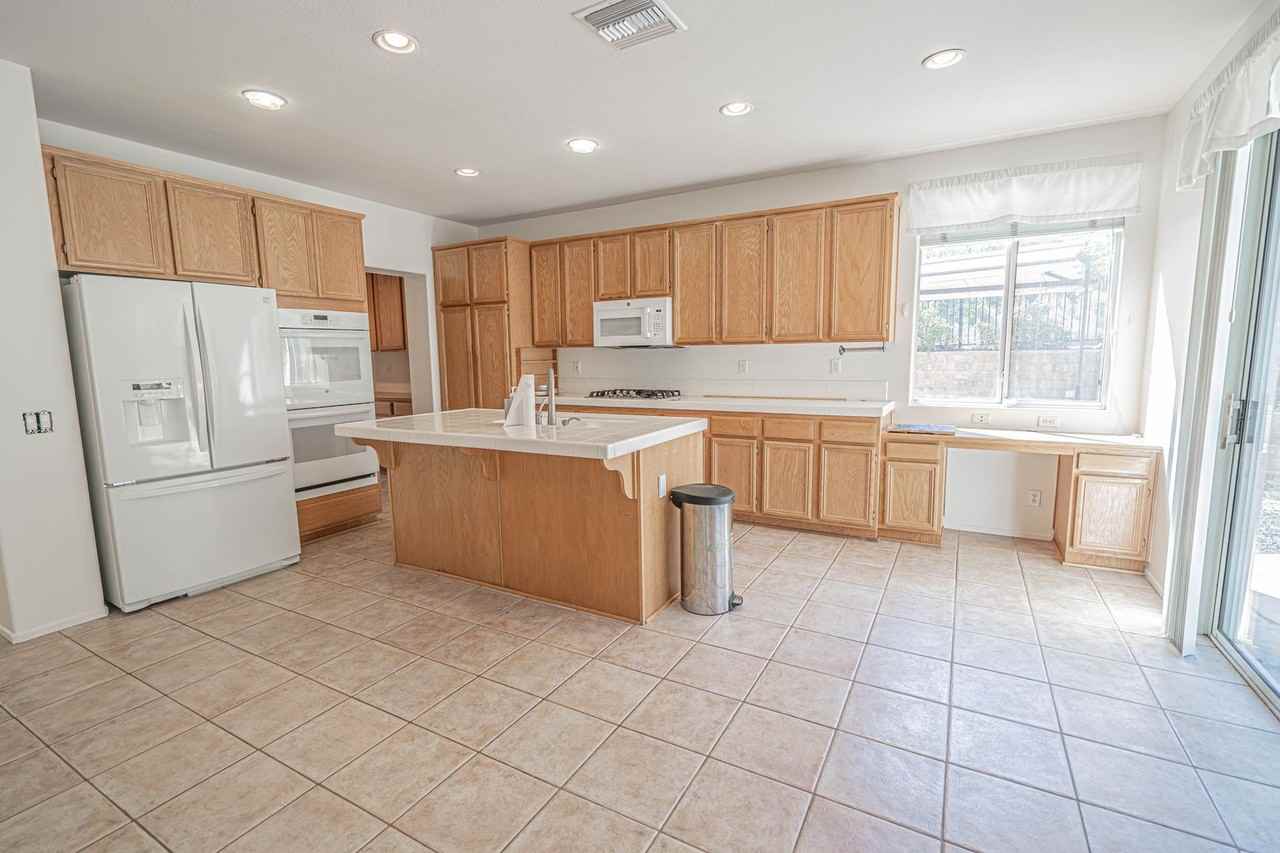 28108 Eagles Crest Ct - Photo 4 of 22