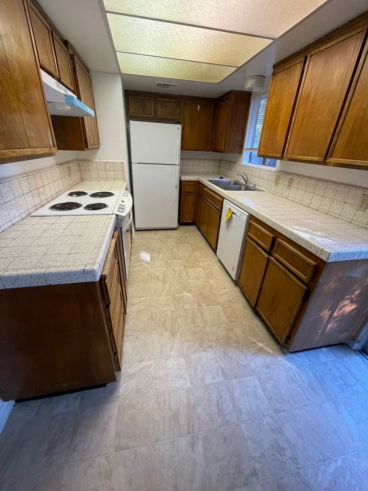 8460 Amapoa Ave #2 - Photo 4 of 16