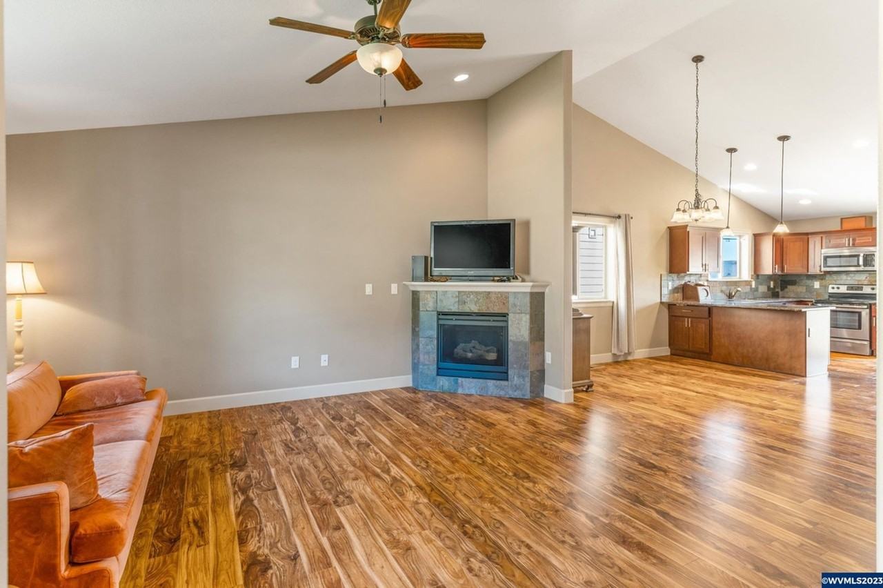 5632 Kessler Dr Se - Photo 3 of 11