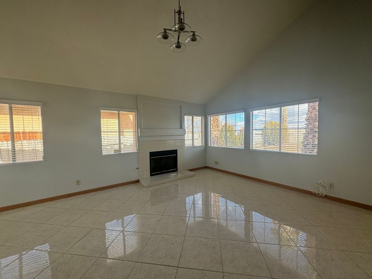 12715 Sundown Rd - Photo 3 of 32