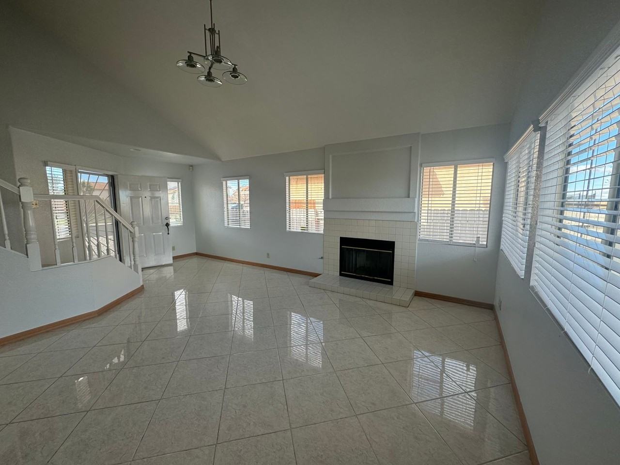 12715 Sundown Rd - Photo 4 of 32
