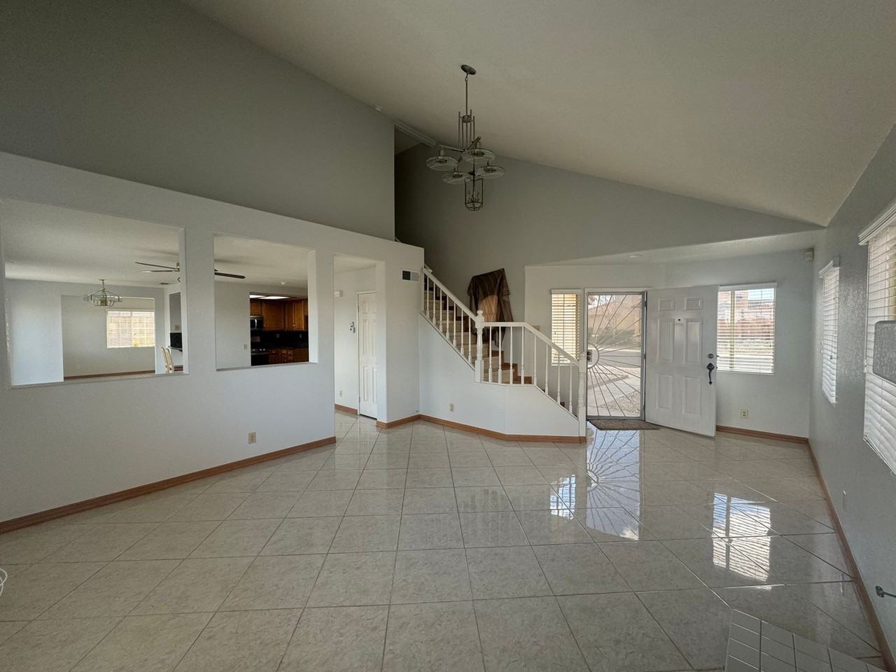 12715 Sundown Rd - Photo 5 of 32