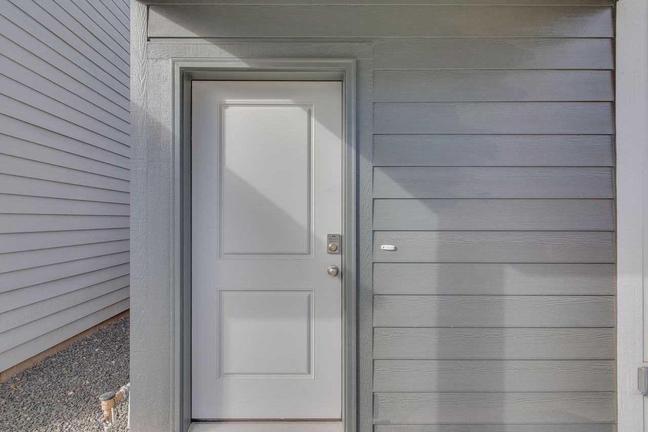 1689 S Sunseeker Ln - Photo 2 of 20