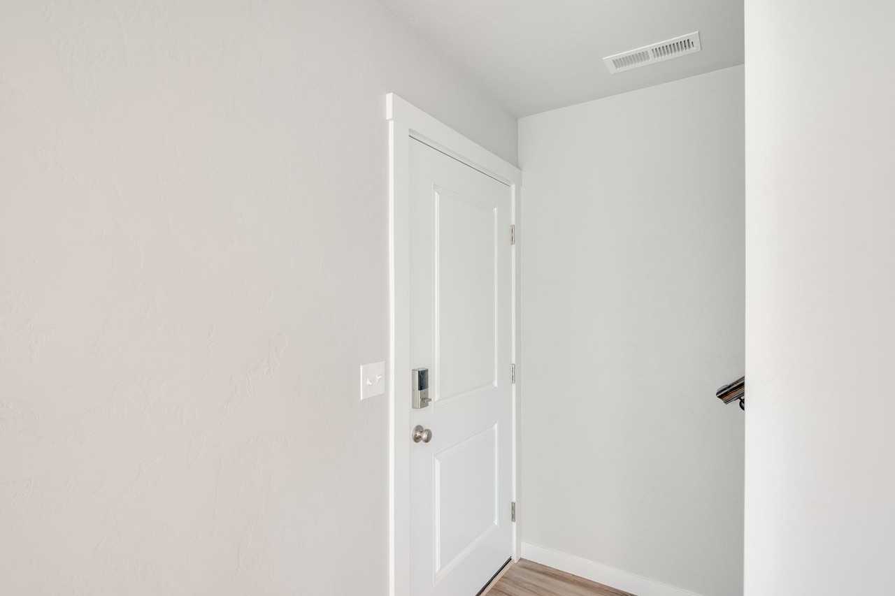 1689 S Sunseeker Ln - Photo 3 of 20