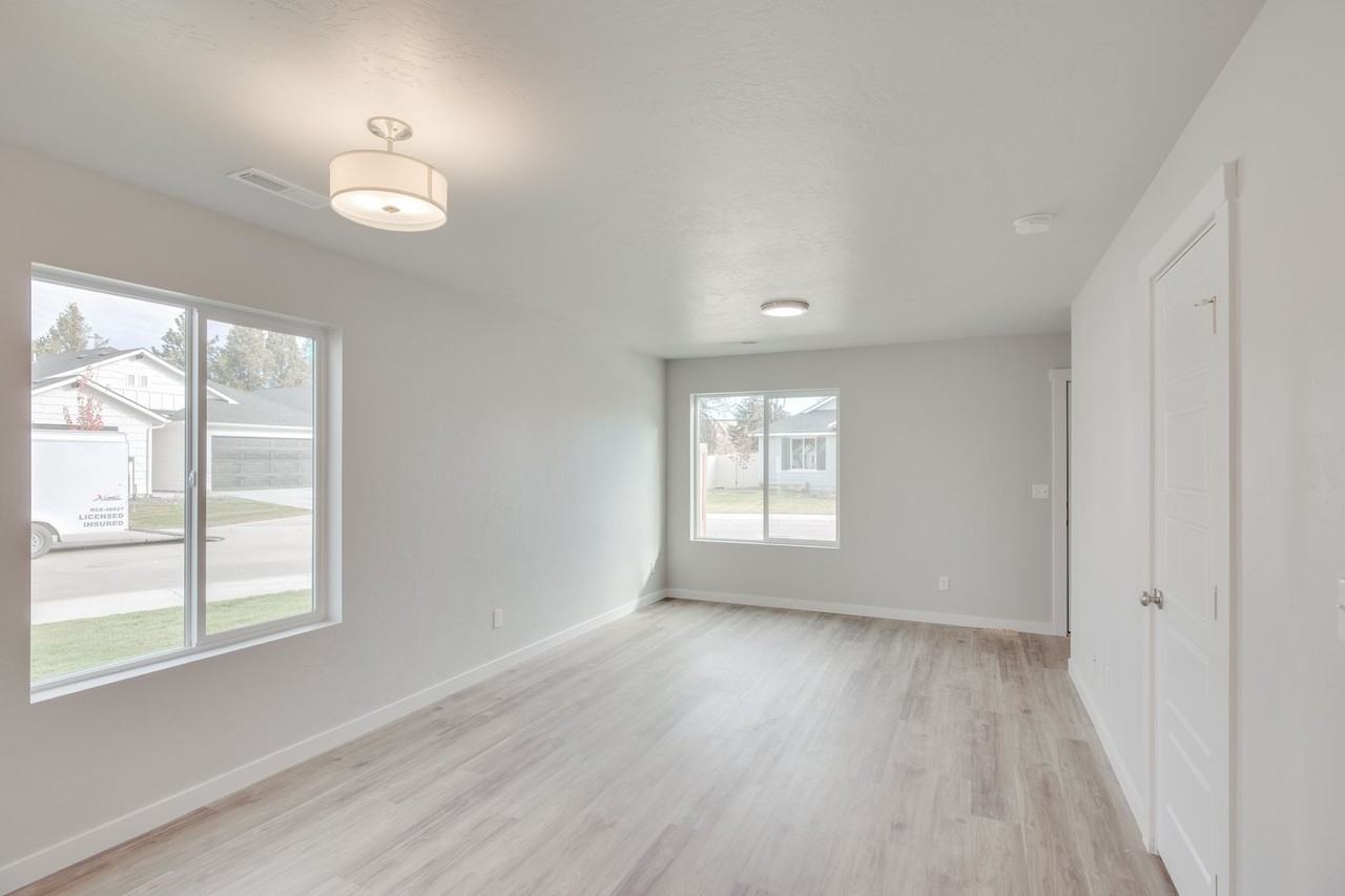 1689 S Sunseeker Ln - Photo 5 of 20