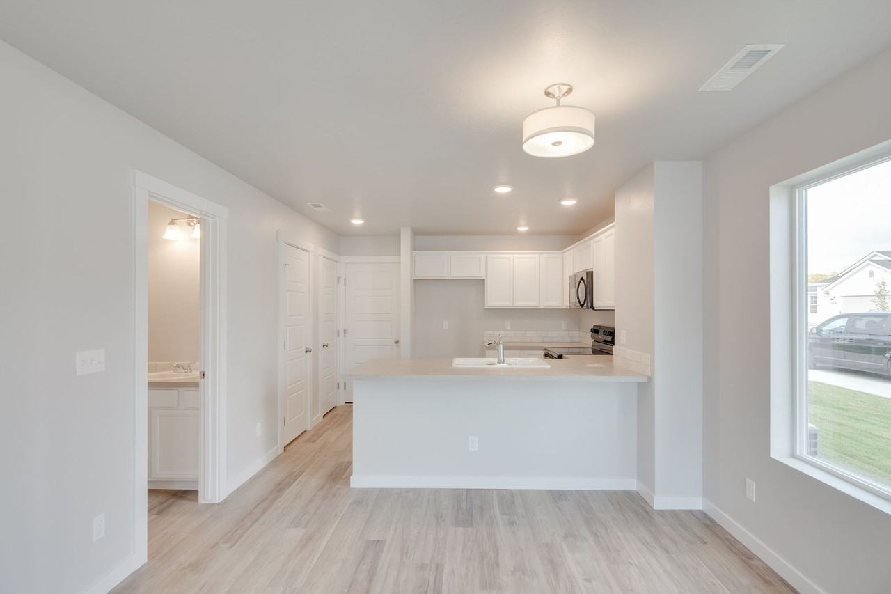 1689 S Sunseeker Ln - Photo 6 of 20