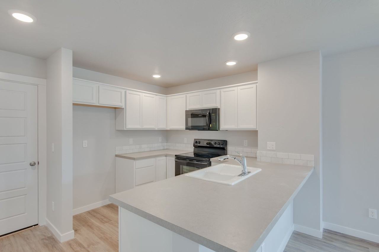 1689 S Sunseeker Ln - Photo 7 of 20