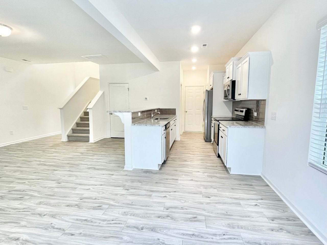 108 Luna Ln - Photo 4 of 14