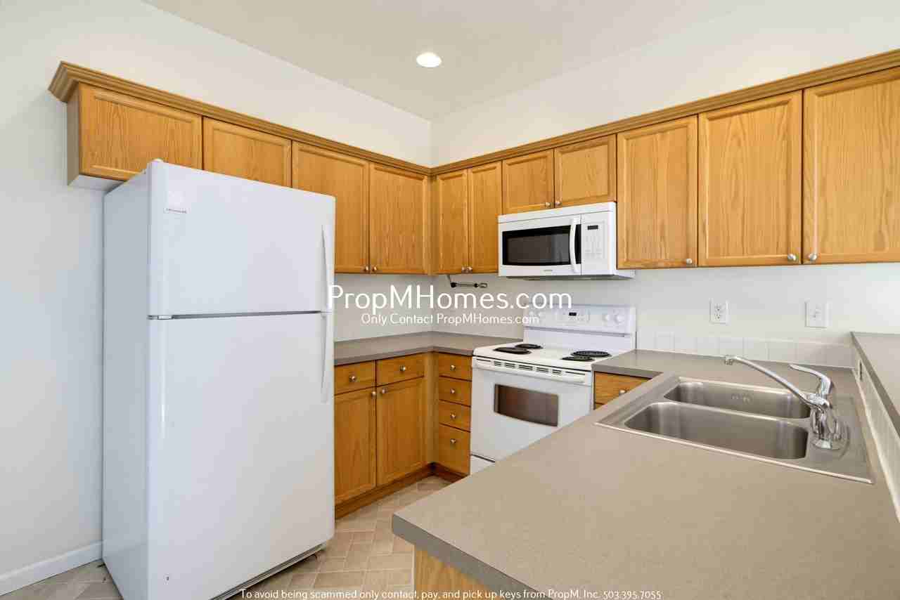 8434 Se Clinton St - Photo 5 of 28
