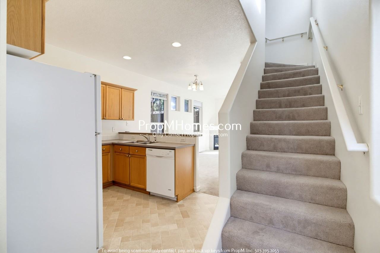 8434 Se Clinton St - Photo 6 of 28