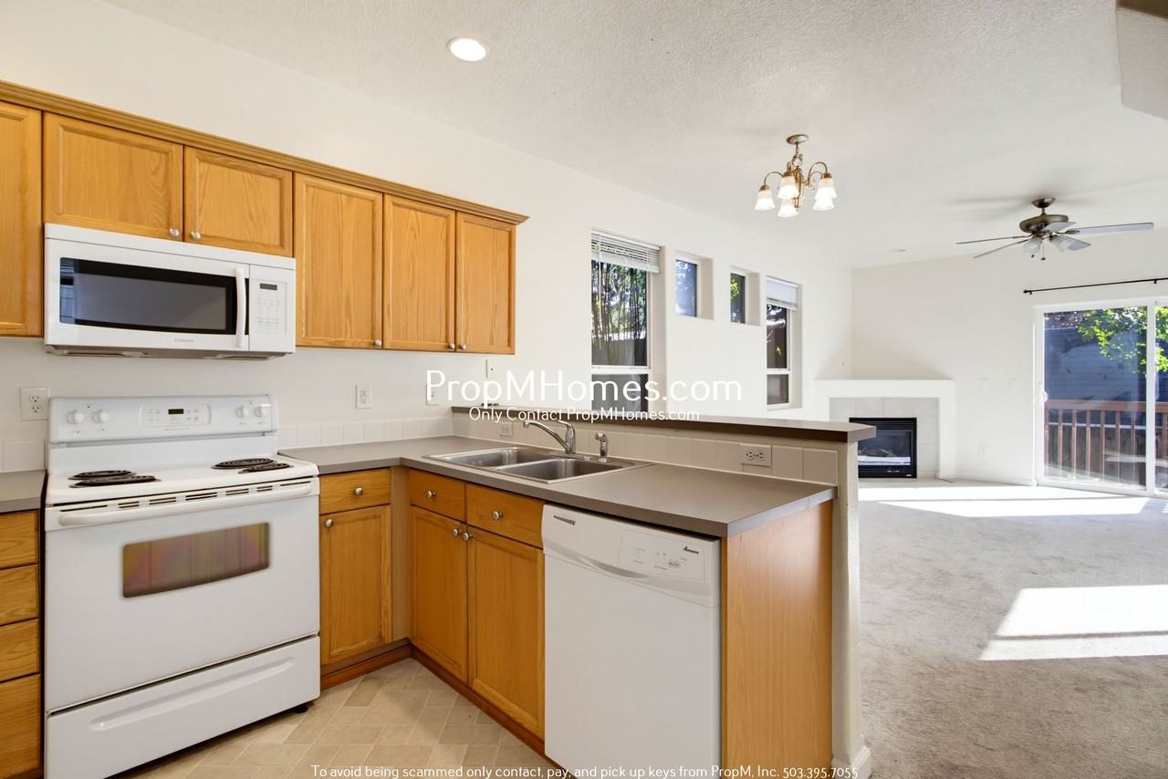 8434 Se Clinton St - Photo 7 of 28