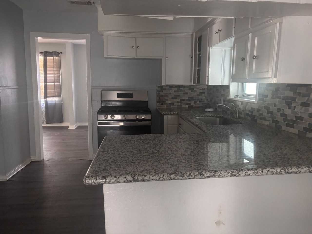 715 Montclair Pl - Photo 3 of 12