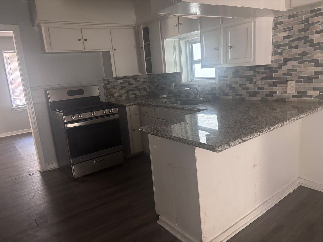 715 Montclair Pl - Photo 5 of 12