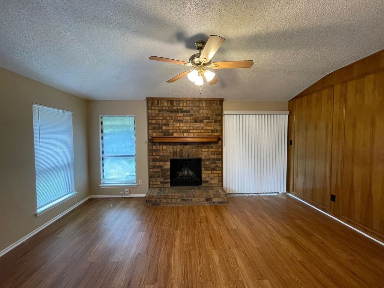 5606 Congressional Dr - Photo 2 of 9