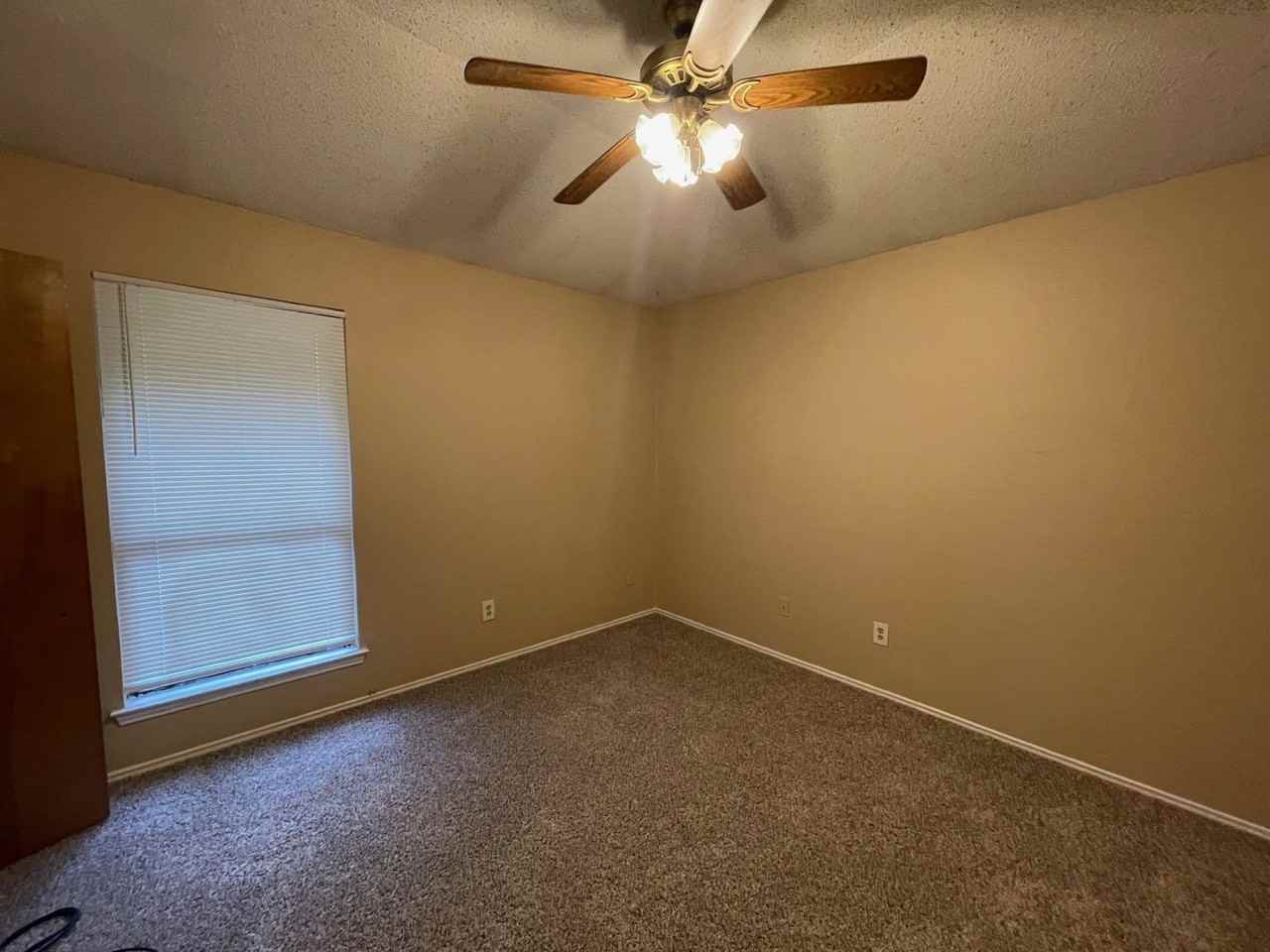 5606 Congressional Dr - Photo 5 of 9