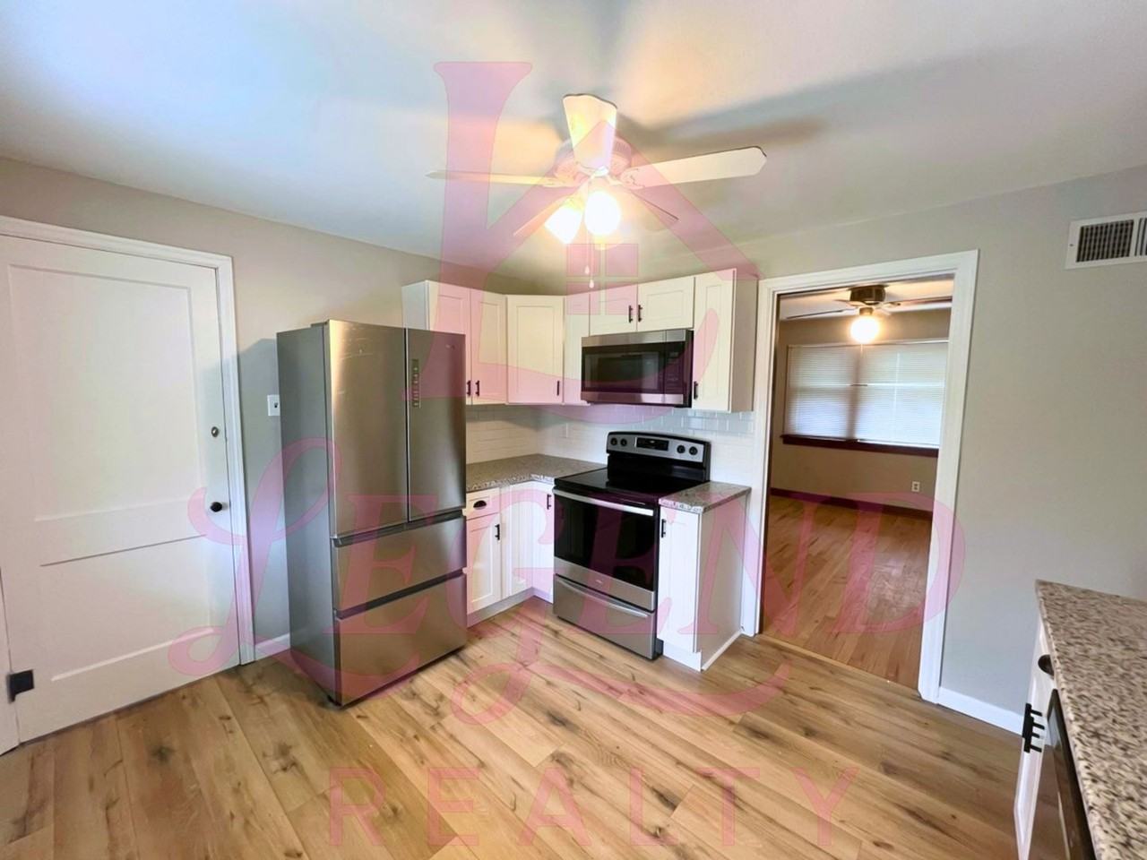427 Warfield Ave - Photo 5 of 17