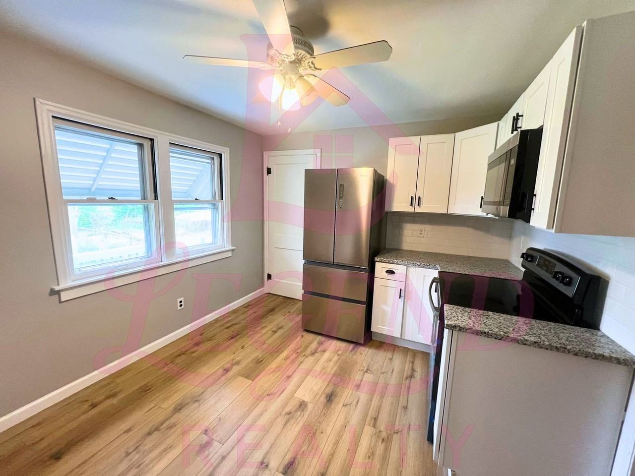 427 Warfield Ave - Photo 6 of 17