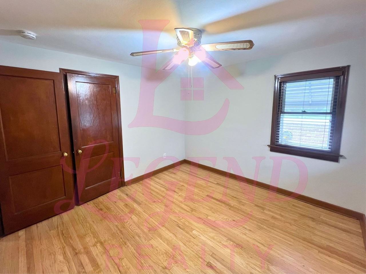 427 Warfield Ave - Photo 7 of 17