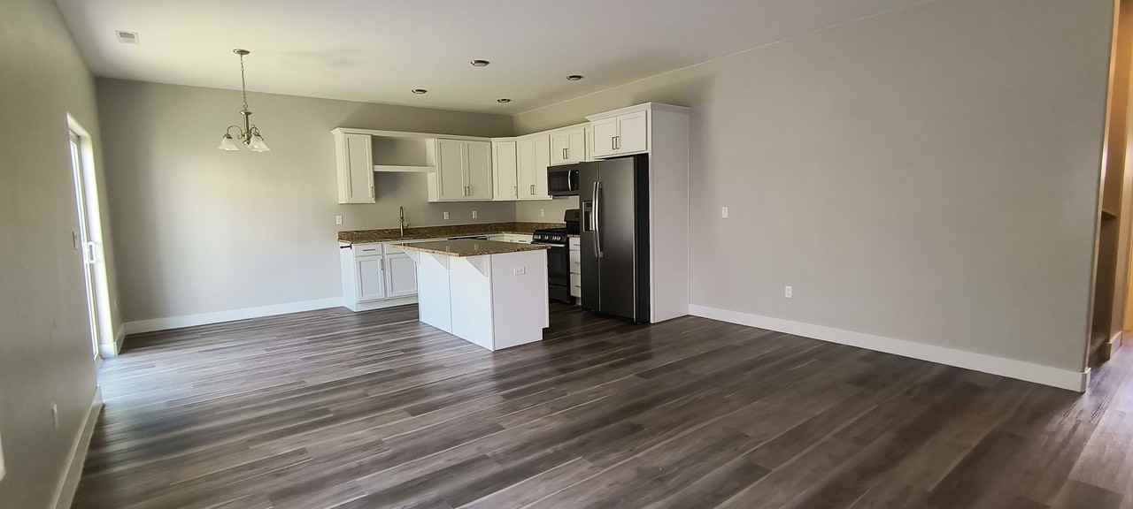 1595 S 1450 W #D - Photo 2 of 14