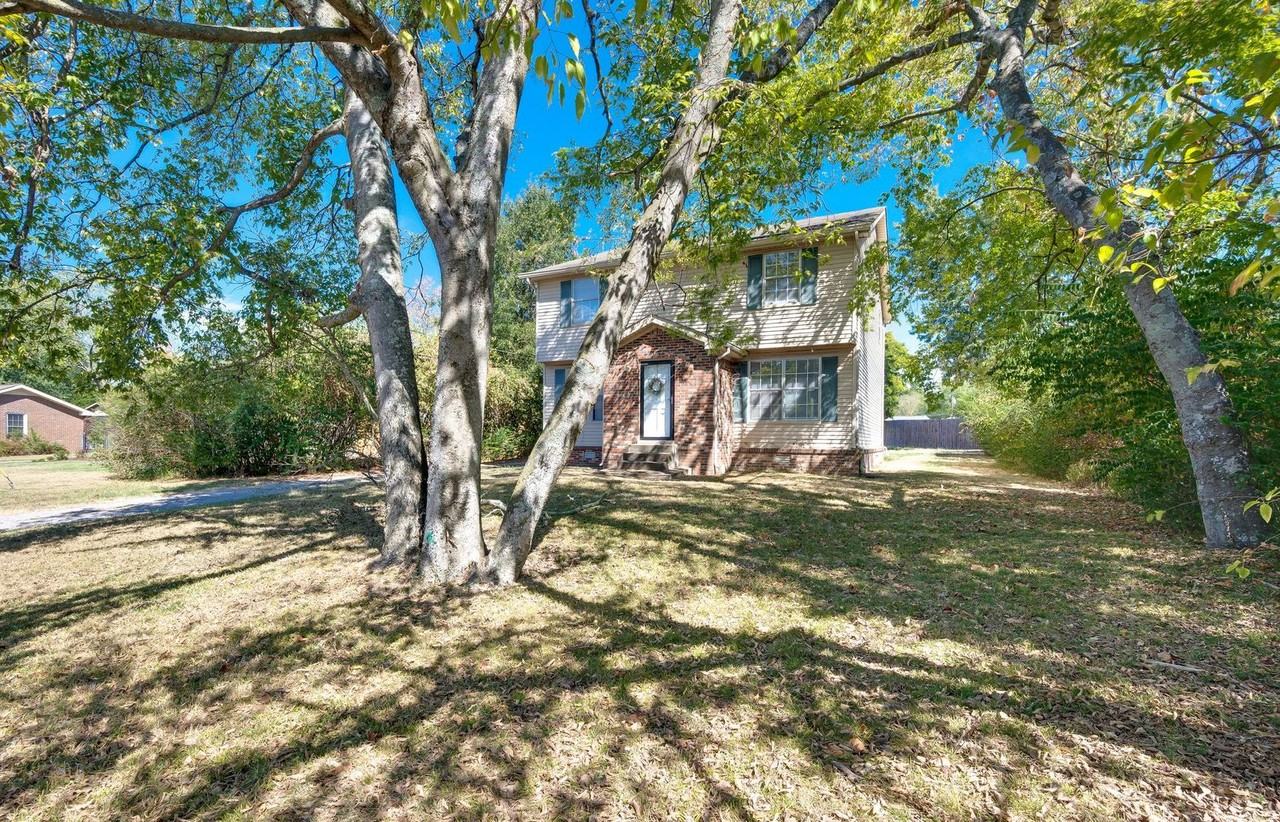 7480 Harrow Dr - Photo 5 of 33