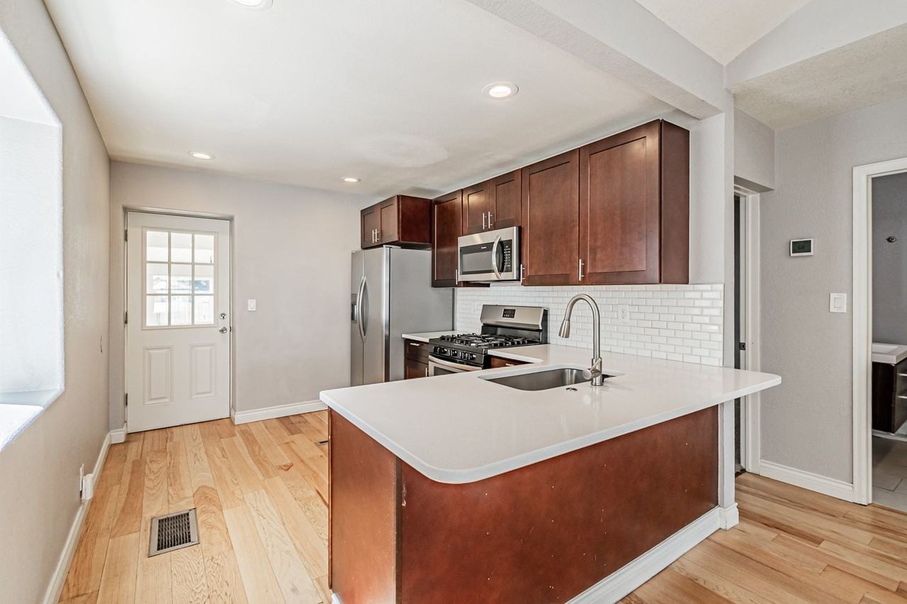 3331 N Lafayette St - Photo 4 of 43