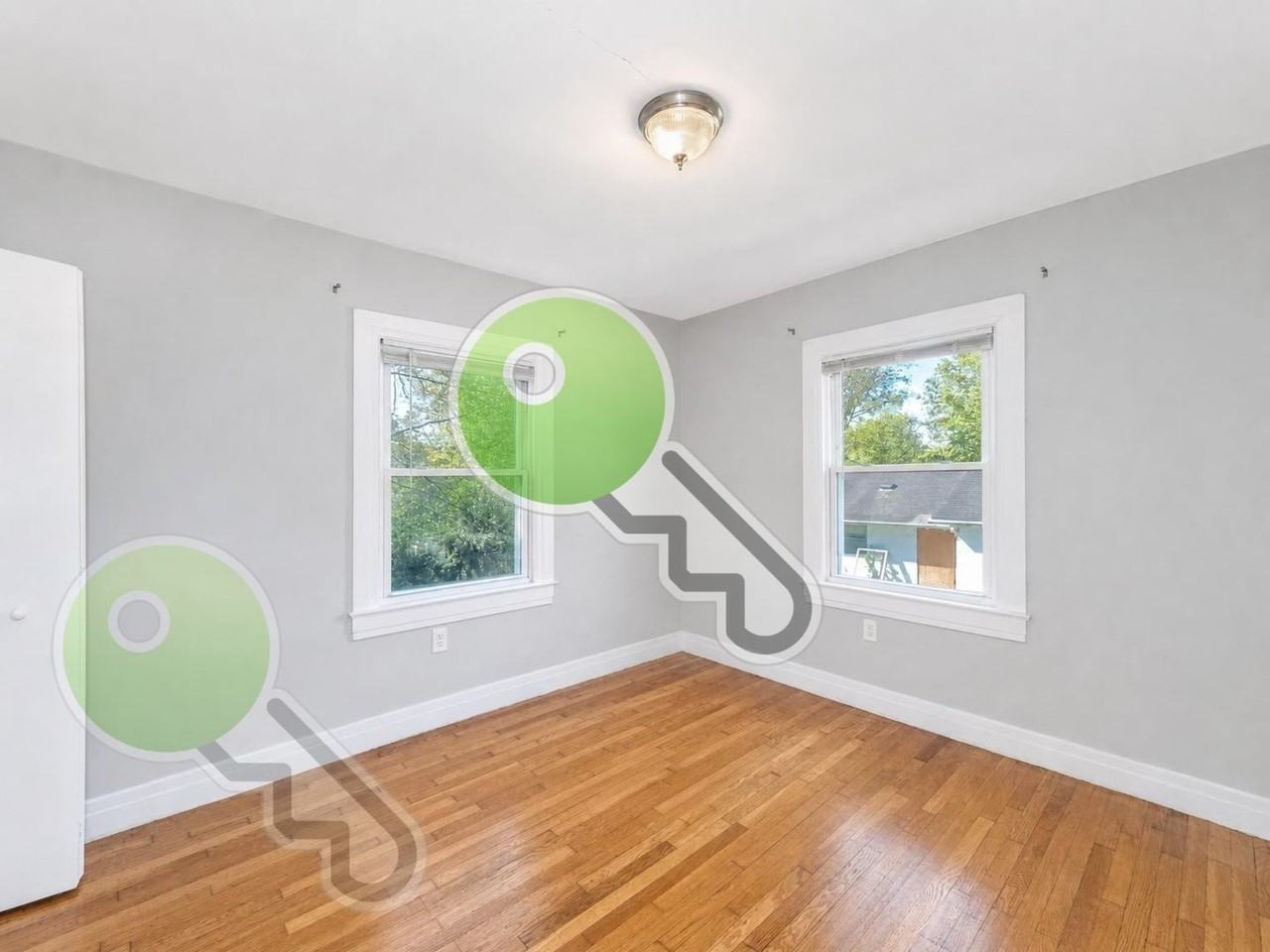 122 W Moody Ave - Photo 5 of 33